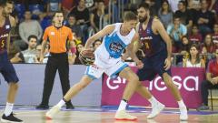 Jugador del Monbus Obradoiro atacando