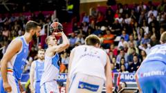 Matt Thomas lanza a canastra no partido ante Morabanc Andorra