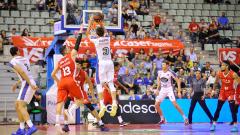 Fletcher Magee jette un trois points au match contre le UCAM Murcia