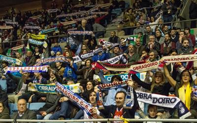 Afició de l’equip de basquet Rio Natura Monbus Obradoiro