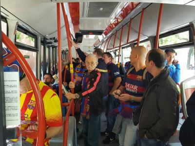 Aficionados do FC Barcelona en autobús de Monbus.