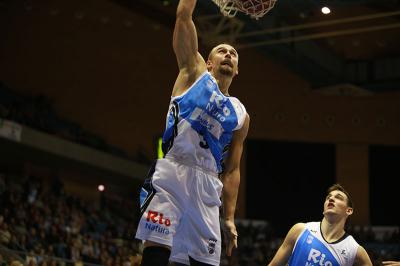 Deividas Dulkys doing a dunk