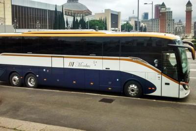 Autobús de Monbus estacionado