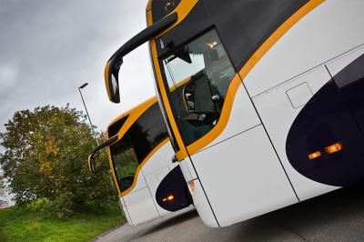 autobuses Monbus estacionados