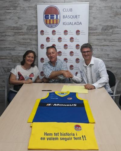 Firma del acuerdo de patrocinio entre Monbus y el CB Igualada