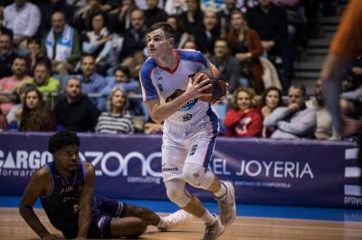 Fletcher Magee supera a un jugador del Morabanc Andorra