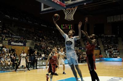 Mike Daum entre au match contre Montakit Fuenlabrada