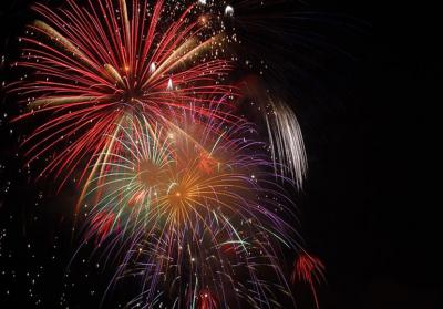Fuegos artificiales sobre el cielo de Santiago de Compostela