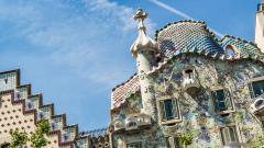 Fachada exterior de la Casa Batlló de Antonio Gaudí en Barcelona