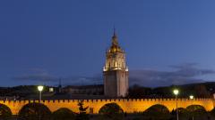 Vista nocturna de la torre de la catedral de Burgo de Osma